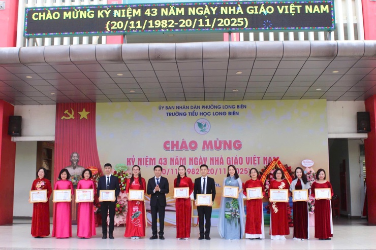 Trường Tiểu học Long Biên long trọng kỷ niệm 43 năm Ngày Nhà giáo Việt Nam- Ảnh 9.