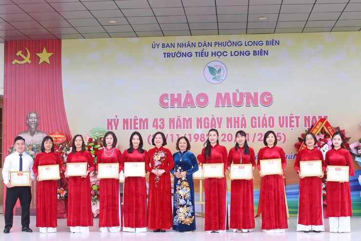 Trường Tiểu học Long Biên long trọng kỷ niệm 43 năm Ngày Nhà giáo Việt Nam- Ảnh 11.