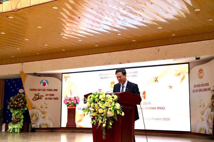 Trường THPT Bắc Thăng Long kỷ niệm 43 năm ngày Nhà giáo Việt Nam, 15 năm thành lập trường và đón nhận Bằng khen của Thủ tướng Chính phủ.- Ảnh 8.