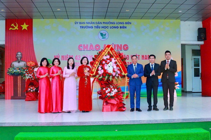 Trường Tiểu học Long Biên long trọng kỷ niệm 43 năm Ngày Nhà giáo Việt Nam- Ảnh 3.