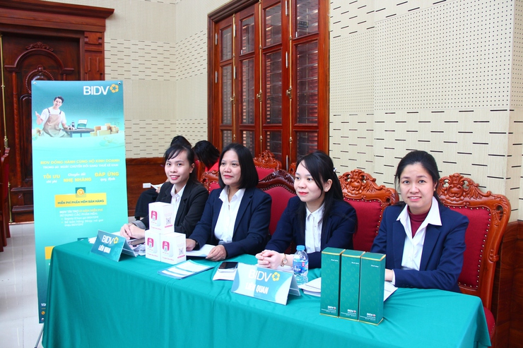 Thạch Thất: triển khai hội nghị chuyển đổi mô hình quản lý thuế đối với hộ kinh doanh- Ảnh 9.