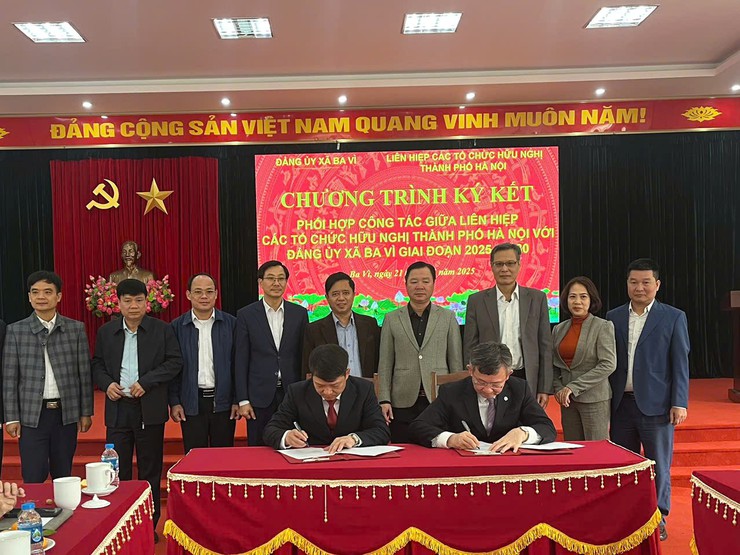 XÃ BA VÌ KÝ KẾT CHƯƠNG TRÌNH PHỐI HỢP CÔNG TÁC ĐỐI NGOẠI NHÂN DÂN GIAI ĐOẠN 2025–2030- Ảnh 1.