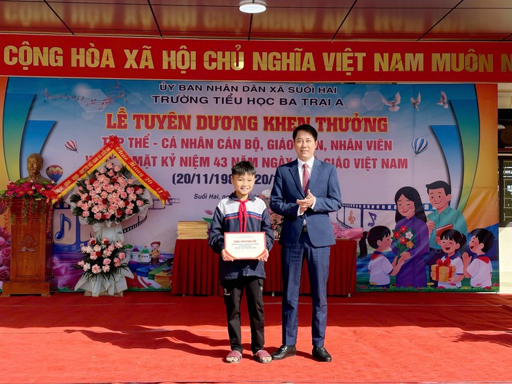 Trường Tiểu học Ba Trại A long trọng tổ chức lễ kỷ niệm 43 năm Ngày Nhà giáo Việt Nam- Ảnh 3.