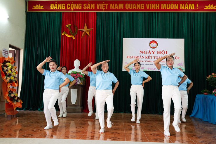 Rực rỡ sắc màu đoàn kết tại 37 thôn, 
Cụm dân cư trên địa bàn xã Chương Dương
- Ảnh 4.