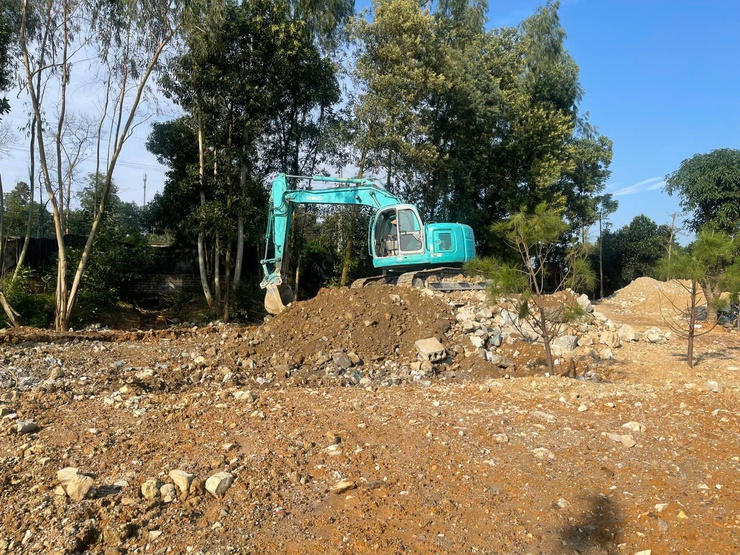 Người dân tự tháo dỡ công trình vi phạm tại hồ Đồng Mô- Ảnh 1.