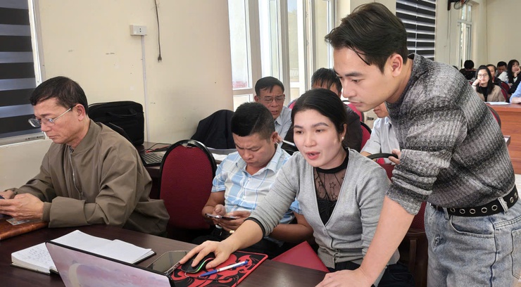 
Đoài Phương triển khai chiến dịch 10 ngày đêm làm sạch, chuẩn hóa dữ liệu đảng viên
- Ảnh 2.