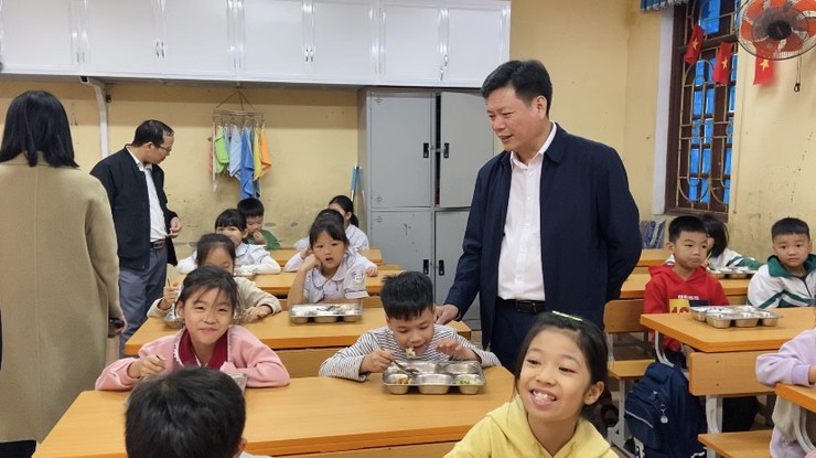 Lãnh đạo xã Phúc Thọ kiểm tra đột xuất công tác bán trú tại các trường học- Ảnh 1.