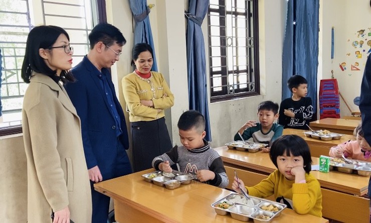 Lãnh đạo xã Phúc Thọ kiểm tra đột xuất công tác bán trú tại các trường học- Ảnh 4.