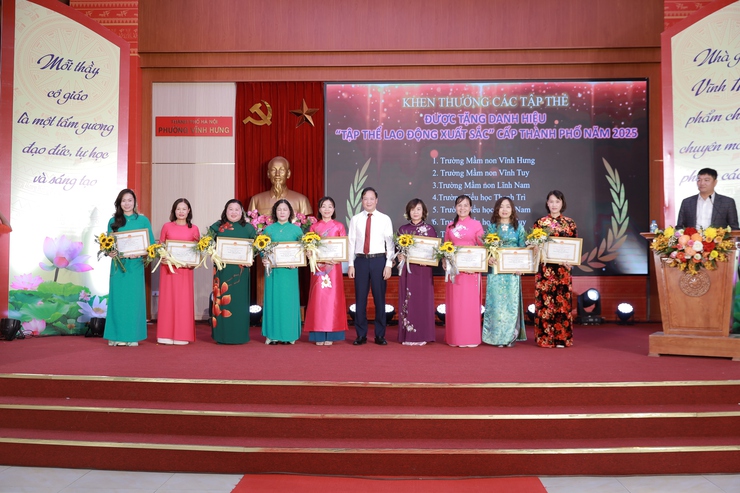 GẶP MẶT KỶ NIỆM 43 NĂM NGÀY NHÀ GIÁO VIỆT NAM VÀ TUYÊN DƯƠNG NHÀ GIÁO TIÊU BIỂU PHƯỜNG VĨNH HƯNG NĂM 2025- Ảnh 5.