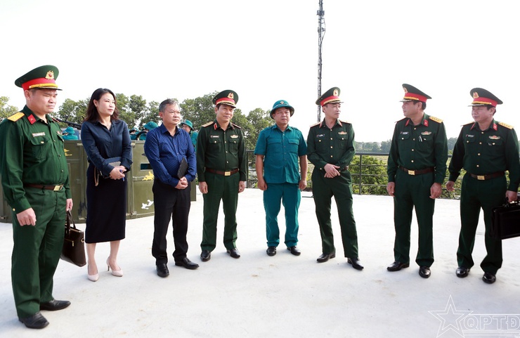 Chính uỷ Bộ Tư lệnh Thủ đô Hà Nội thăm, làm việc với Ban CHQS xã Nội Bài- Ảnh 1.