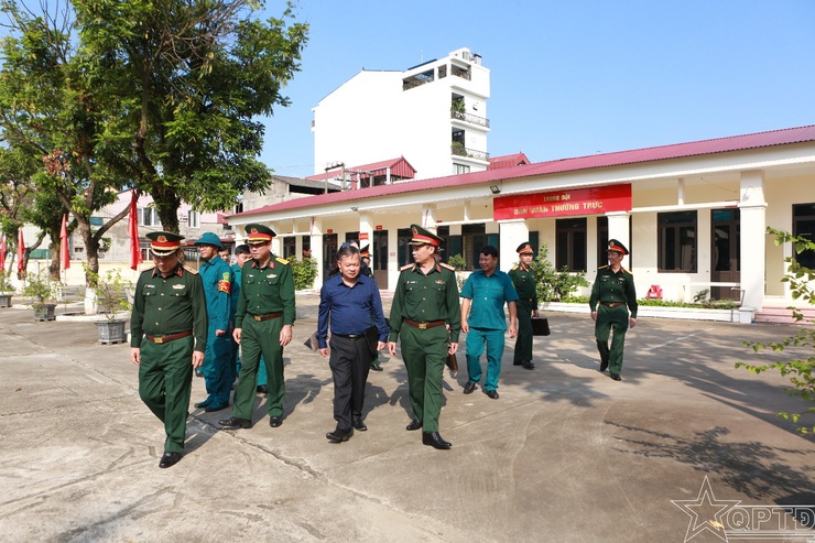 Chính uỷ Bộ Tư lệnh Thủ đô Hà Nội thăm, làm việc với Ban CHQS xã Nội Bài- Ảnh 2.