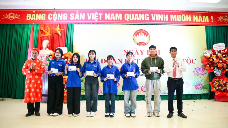 Rực rỡ sắc màu đoàn kết tại 37 thôn, 
Cụm dân cư trên địa bàn xã Chương Dương
- Ảnh 8.