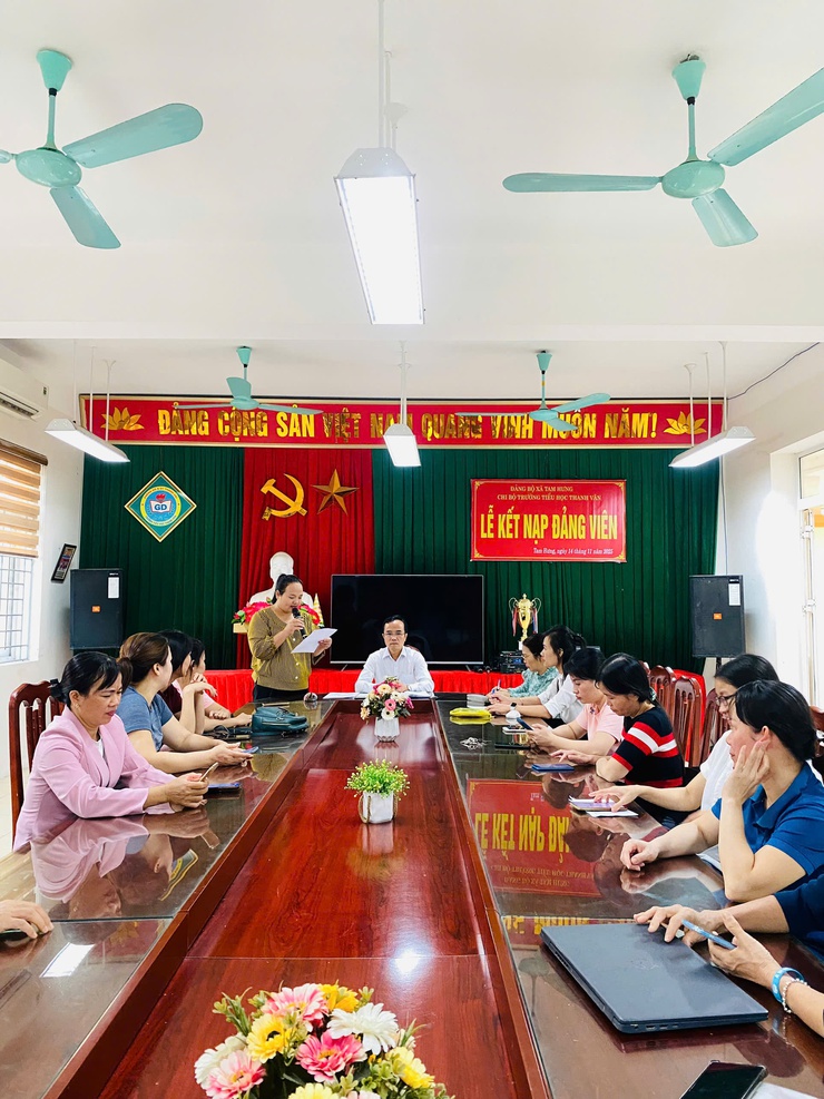 Tam Hưng vượt chỉ tiêu kết nạp đảng viên 6 tháng cuối năm 2025- Ảnh 2.