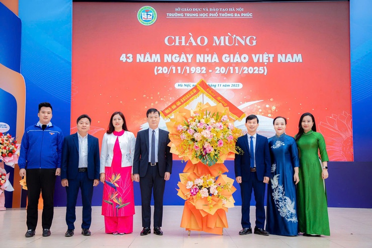 UBND XÃ SÓC SƠN DỰ VÀ CHÚC MỪNG LỄ KỶ NIỆM NGÀY NHÀ GIÁO VIỆT NAM 20/11 TẠI TRƯỜNG THPT ĐA PHÚC- Ảnh 1.