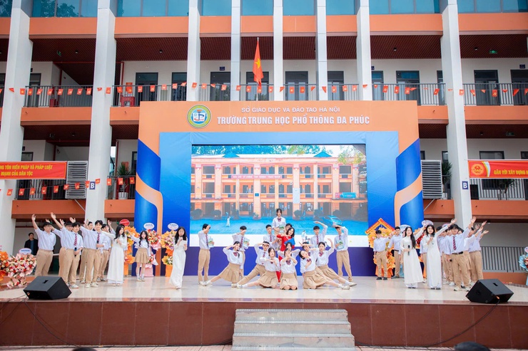 UBND XÃ SÓC SƠN DỰ VÀ CHÚC MỪNG LỄ KỶ NIỆM NGÀY NHÀ GIÁO VIỆT NAM 20/11 TẠI TRƯỜNG THPT ĐA PHÚC- Ảnh 2.