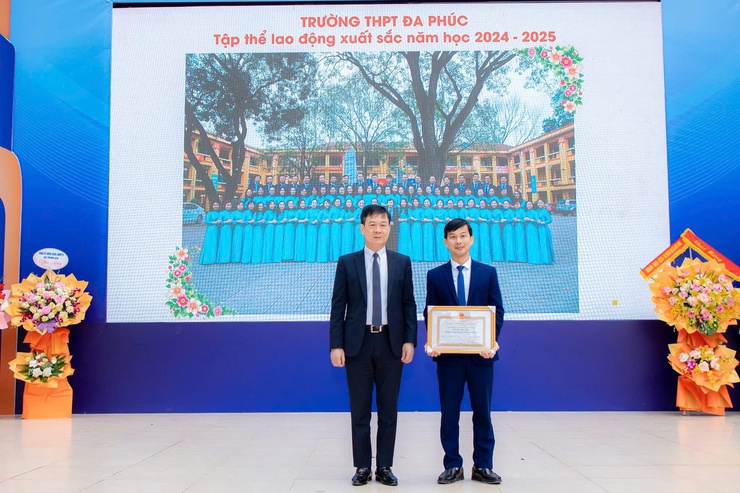 UBND XÃ SÓC SƠN DỰ VÀ CHÚC MỪNG LỄ KỶ NIỆM NGÀY NHÀ GIÁO VIỆT NAM 20/11 TẠI TRƯỜNG THPT ĐA PHÚC- Ảnh 4.