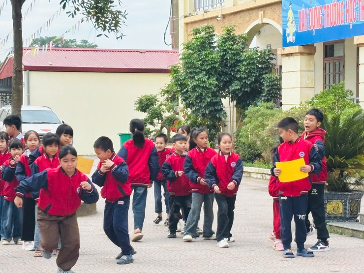 Hơn 700 học sinh Trường Tiểu học Nguyễn Trãi được giáo dục kỹ năng sống giá trị của lòng biết ơn- Ảnh 3.
