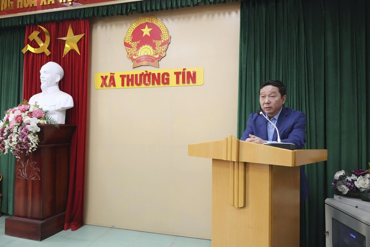 UBND xã Thường Tín tổ chức Hội nghị công bố và trao Quyết định cho các đồng chí được bổ nhiệm giữ chức vụ lãnh đạo quản lý.- Ảnh 3.