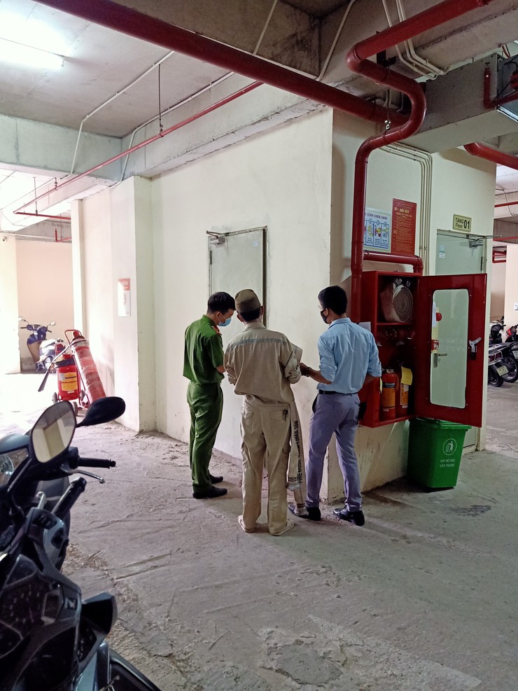 Tăng cường công tác quản lý nhà nước về Phòng cháy chữa cháy, cứu nạn cứu hộ đối với các chung cư trên địa bàn phường Phúc Lợi- Ảnh 3.