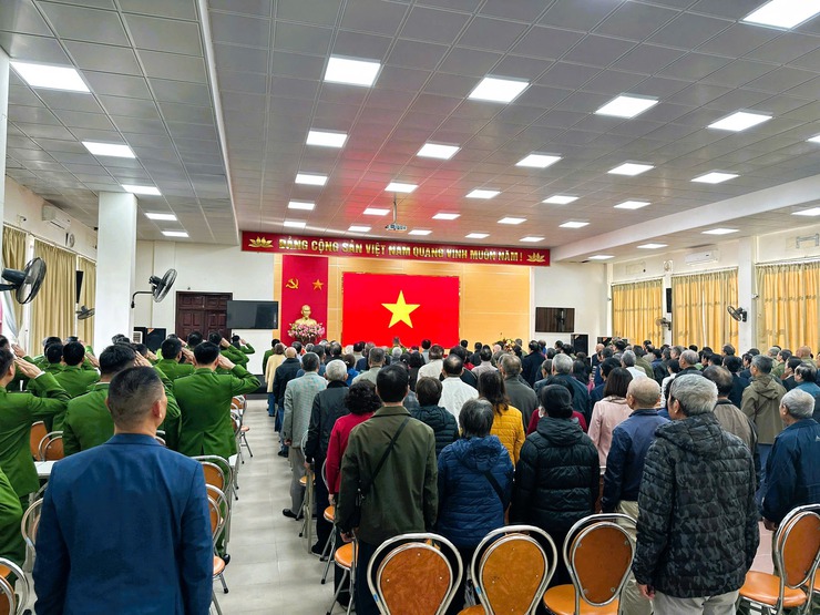 CÔNG AN PHƯỜNG KIM LIÊN TỔ CHỨC HỘI NGHỊ CÔNG AN LẮNG NGHE Ý KIẾN NHÂN DÂN, ĐỐI THOẠI TRỰC TIẾP VỀ THỦ TỤC HÀNH CHÍNH, GIẢI QUYẾT TTHC VÀ ĐÁNH GIÁ TÌNH HÌNH ANTT, GÓP Ý VỀ TRÁCH NHIỆM CỦA CSKV NĂM 2025- Ảnh 5.