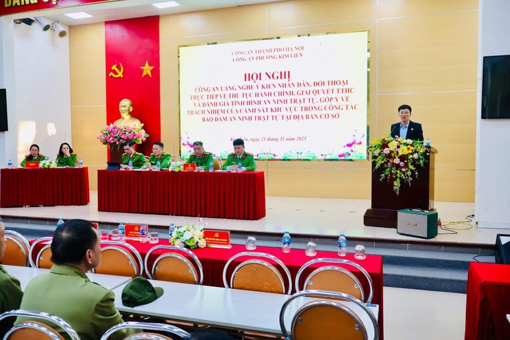 CÔNG AN PHƯỜNG KIM LIÊN TỔ CHỨC HỘI NGHỊ CÔNG AN LẮNG NGHE Ý KIẾN NHÂN DÂN, ĐỐI THOẠI TRỰC TIẾP VỀ THỦ TỤC HÀNH CHÍNH, GIẢI QUYẾT TTHC VÀ ĐÁNH GIÁ TÌNH HÌNH ANTT, GÓP Ý VỀ TRÁCH NHIỆM CỦA CSKV NĂM 2025- Ảnh 4.