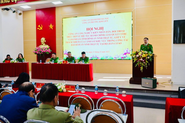 CÔNG AN PHƯỜNG KIM LIÊN TỔ CHỨC HỘI NGHỊ CÔNG AN LẮNG NGHE Ý KIẾN NHÂN DÂN, ĐỐI THOẠI TRỰC TIẾP VỀ THỦ TỤC HÀNH CHÍNH, GIẢI QUYẾT TTHC VÀ ĐÁNH GIÁ TÌNH HÌNH ANTT, GÓP Ý VỀ TRÁCH NHIỆM CỦA CSKV NĂM 2025- Ảnh 2.