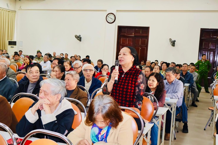 CÔNG AN PHƯỜNG KIM LIÊN TỔ CHỨC HỘI NGHỊ CÔNG AN LẮNG NGHE Ý KIẾN NHÂN DÂN, ĐỐI THOẠI TRỰC TIẾP VỀ THỦ TỤC HÀNH CHÍNH, GIẢI QUYẾT TTHC VÀ ĐÁNH GIÁ TÌNH HÌNH ANTT, GÓP Ý VỀ TRÁCH NHIỆM CỦA CSKV NĂM 2025- Ảnh 8.