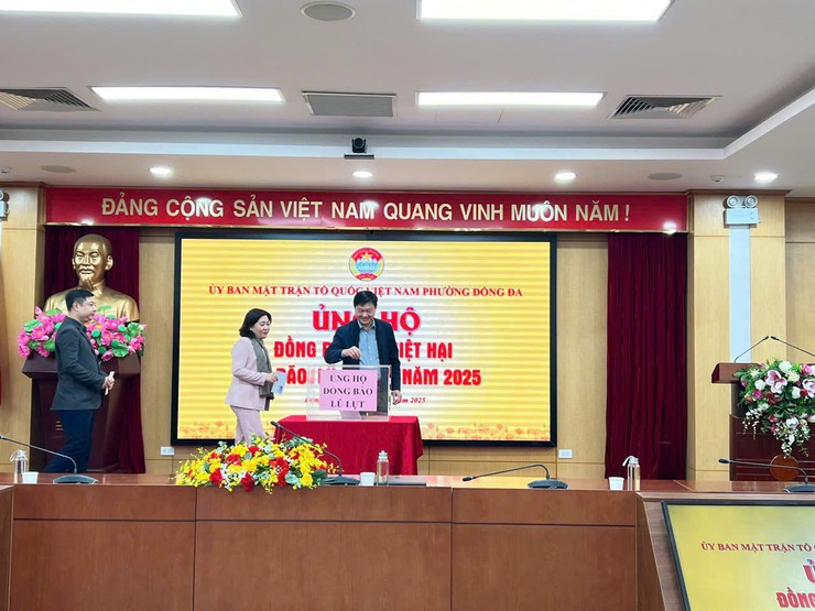 Ủy ban MTTQ Việt Nam phường Đống Đa tiếp tục phát động nhân dân ủng hộ đồng bào bị thiệt hại do bão lũ gây ra- Ảnh 3.