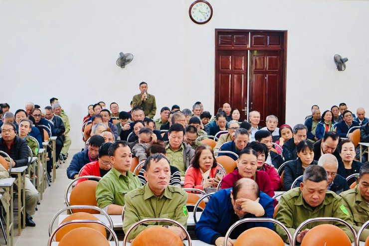CÔNG AN PHƯỜNG KIM LIÊN TỔ CHỨC HỘI NGHỊ CÔNG AN LẮNG NGHE Ý KIẾN NHÂN DÂN, ĐỐI THOẠI TRỰC TIẾP VỀ THỦ TỤC HÀNH CHÍNH, GIẢI QUYẾT TTHC VÀ ĐÁNH GIÁ TÌNH HÌNH ANTT, GÓP Ý VỀ TRÁCH NHIỆM CỦA CSKV NĂM 2025- Ảnh 7.