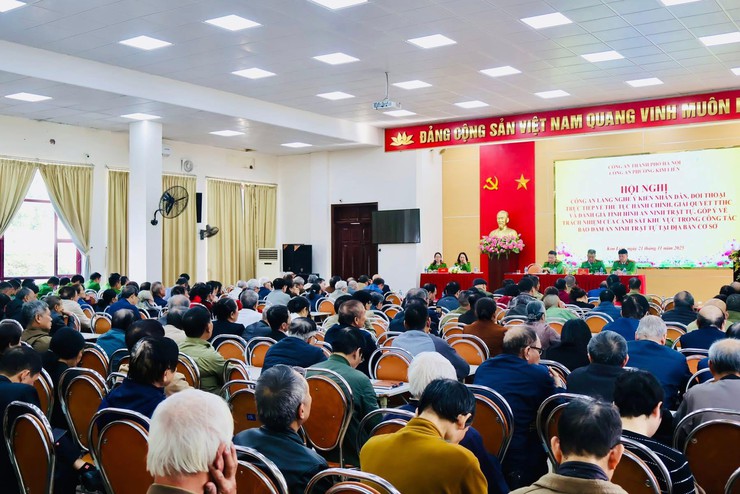 CÔNG AN PHƯỜNG KIM LIÊN TỔ CHỨC HỘI NGHỊ CÔNG AN LẮNG NGHE Ý KIẾN NHÂN DÂN, ĐỐI THOẠI TRỰC TIẾP VỀ THỦ TỤC HÀNH CHÍNH, GIẢI QUYẾT TTHC VÀ ĐÁNH GIÁ TÌNH HÌNH ANTT, GÓP Ý VỀ TRÁCH NHIỆM CỦA CSKV NĂM 2025- Ảnh 3.