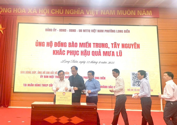 Phường Long Biên phát động ủng hộ đồng bào miền Trung, Tây Nguyên khắc phục hậu quả mưa lũ- Ảnh 3.