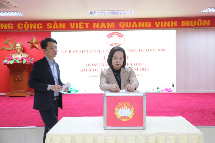 Phường Dương Nội phát động ủng hộ đồng bào các tỉnh miền Trung - Tây Nguyên khắc phục hậu quả mưa lũ- Ảnh 3.