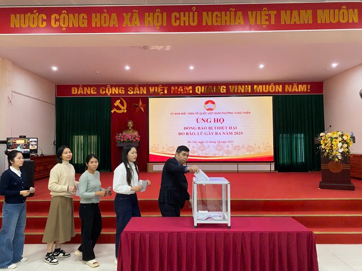 Phường Tùng Thiện phát động ủng hộ đồng bào miền Trung, Tây Nguyên khắc phục hậu quả mưa lũ- Ảnh 2.