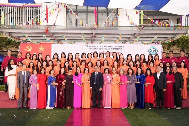 Phường Thanh Liệt: Tổ chức các đoàn công tác thăm, tặng hoa chúc mừng các nhà trường nhân Ngày Nhà giáo Việt Nam 20/11- Ảnh 11.