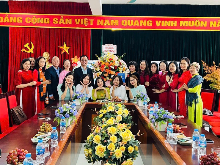 Phường Thanh Liệt: Tổ chức các đoàn công tác thăm, tặng hoa chúc mừng các nhà trường nhân Ngày Nhà giáo Việt Nam 20/11- Ảnh 15.