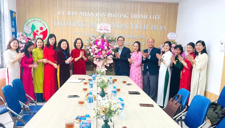 Phường Thanh Liệt: Tổ chức các đoàn công tác thăm, tặng hoa chúc mừng các nhà trường nhân Ngày Nhà giáo Việt Nam 20/11- Ảnh 16.