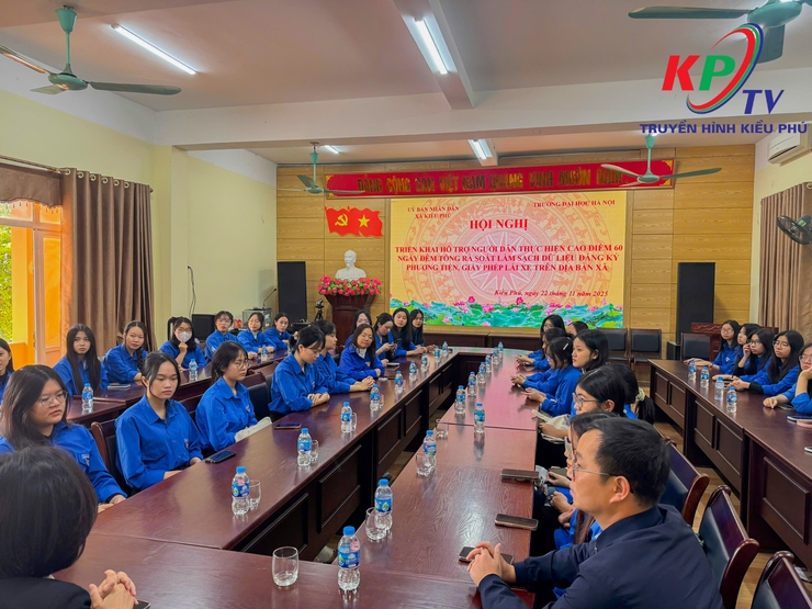 Xã Kiều Phú tăng cường hỗ trợ người dân cập nhật dữ liệu đăng ký xe tại các thôn trên địa bàn- Ảnh 2.