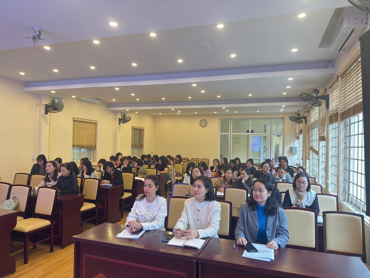 Trạm Y tế phường Đống Đa tổ chức lớp tập huấn nâng cao kiến thức lão khoa và kỹ năng chăm sóc sức khỏe người cao tuổi- Ảnh 1.