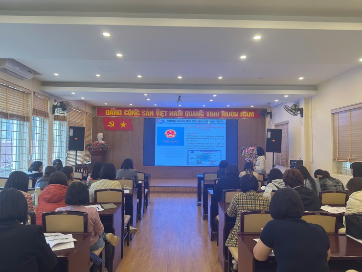 Trạm Y tế phường Đống Đa tổ chức lớp tập huấn nâng cao kiến thức lão khoa và kỹ năng chăm sóc sức khỏe người cao tuổi- Ảnh 2.