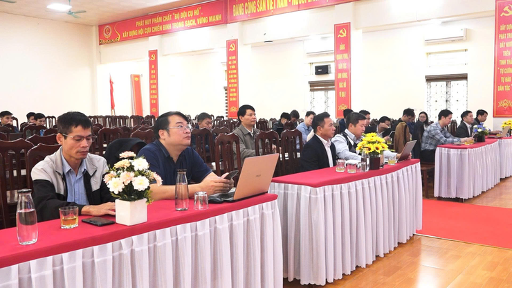 ĐẢNG ỦY XÃ DÂN HÒA TỔ CHỨC LỚP BỒI DƯỠNG, CẬP NHẬT KIẾN THỨC VỀ CÔNG TÁC XÂY DỰNG ĐẢNG CHO CẤP ỦY XÃ- Ảnh 3.