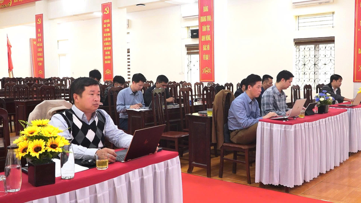 ĐẢNG ỦY XÃ DÂN HÒA TỔ CHỨC LỚP BỒI DƯỠNG, CẬP NHẬT KIẾN THỨC VỀ CÔNG TÁC XÂY DỰNG ĐẢNG CHO CẤP ỦY XÃ- Ảnh 2.