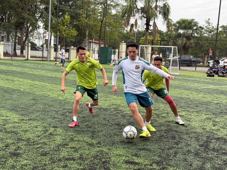 FC QUANG MINH 1 VÀ FC CHI ĐÔNG 1 XUẤT SẮC GIÀNH VÉ VÀO CHUNG KẾT GIẢI BÓNG ĐÁ THANH NIÊN XÃ QUANG MINH LẦN THỨ I – NĂM 2025- Ảnh 1.