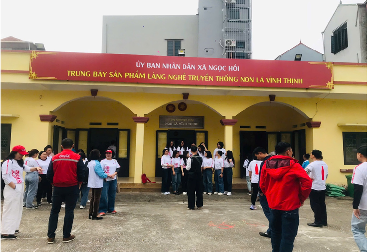 ĐÓN TIẾP ĐOÀN CÔNG TY COCA-COLA VIỆT NAM THAM QUAN KHU TRƯNG BÀY SẢN PHẨM TRUYỀN THỐNG NÓN LÁ VĨNH THỊNH- Ảnh 4.