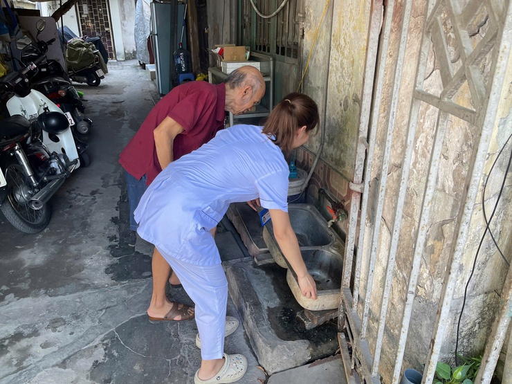 PHƯỜNG BA ĐÌNH RA QUÂN VỆ SINH MÔI TRƯỜNG, DIỆT BỌ GẬY PHÒNG CHỐNG SỐT XUẤT HUYẾT- Ảnh 3.