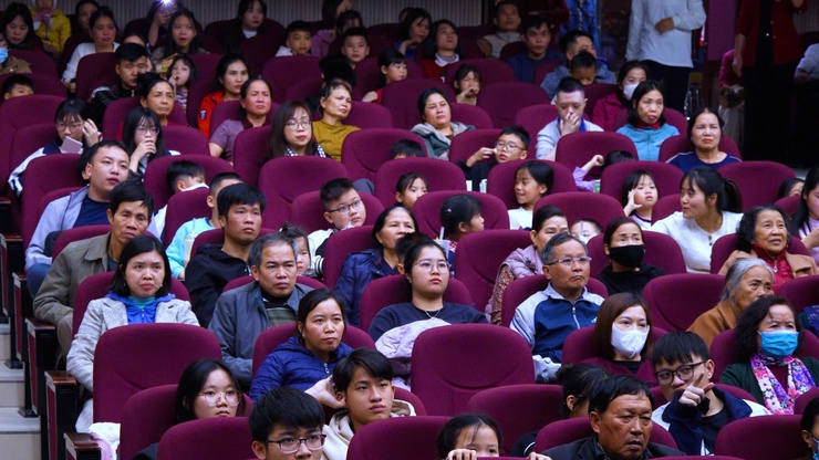 Xã Vân Đình tổ chức các buổi chiếu phim “Mưa đỏ” miễn phí phục vụ nhân dân- Ảnh 5.