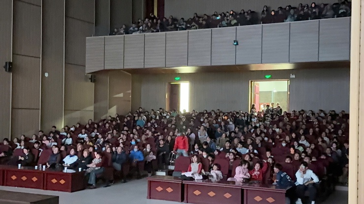 Xã Vân Đình tổ chức các buổi chiếu phim “Mưa đỏ” miễn phí phục vụ nhân dân- Ảnh 6.