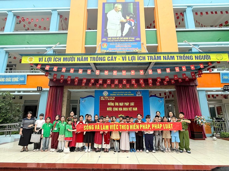 TRƯỜNG TIỂU HỌC TAM KHƯƠNG HƯỞNG ỨNG NGÀY PHÁP LUẬT VIỆT NAM 07/11/2025- Ảnh 3.