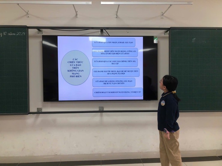 AN TOÀN MẠNG – VỮNG BƯỚC TƯƠNG LAI
SINH HOẠT DƯỚI CỜ: TUYÊN TRUYỀN “PHÒNG CHỐNG LỪA ĐẢO TRÊN MẠNG XÃ HỘI”- Ảnh 14.