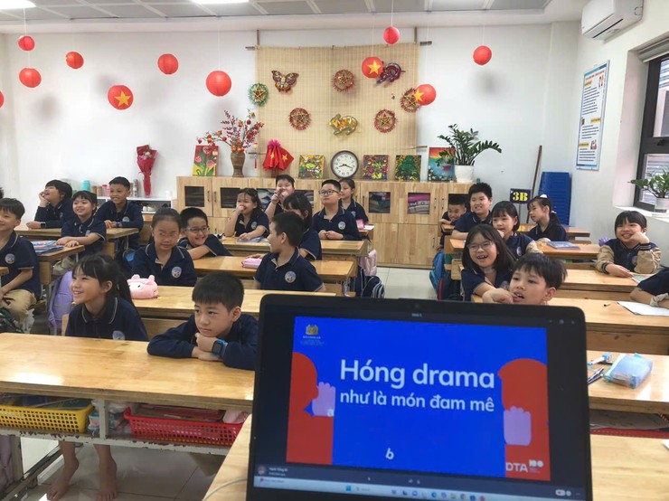 AN TOÀN MẠNG – VỮNG BƯỚC TƯƠNG LAI
SINH HOẠT DƯỚI CỜ: TUYÊN TRUYỀN “PHÒNG CHỐNG LỪA ĐẢO TRÊN MẠNG XÃ HỘI”- Ảnh 15.