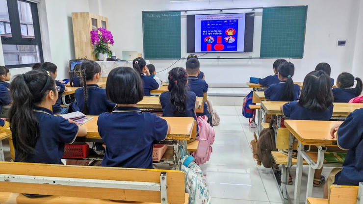 AN TOÀN MẠNG – VỮNG BƯỚC TƯƠNG LAI
SINH HOẠT DƯỚI CỜ: TUYÊN TRUYỀN “PHÒNG CHỐNG LỪA ĐẢO TRÊN MẠNG XÃ HỘI”- Ảnh 16.